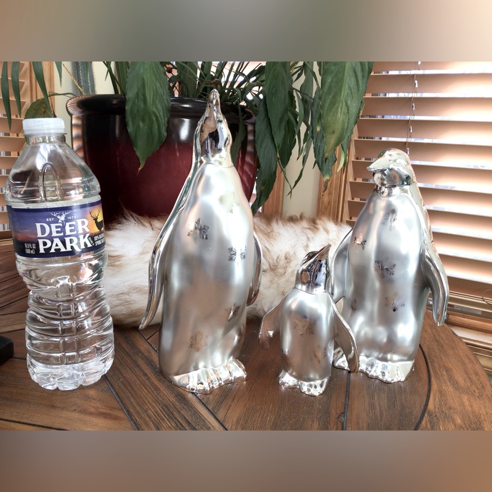 Roman, Inc. Set (3) of Penguins. EUC.